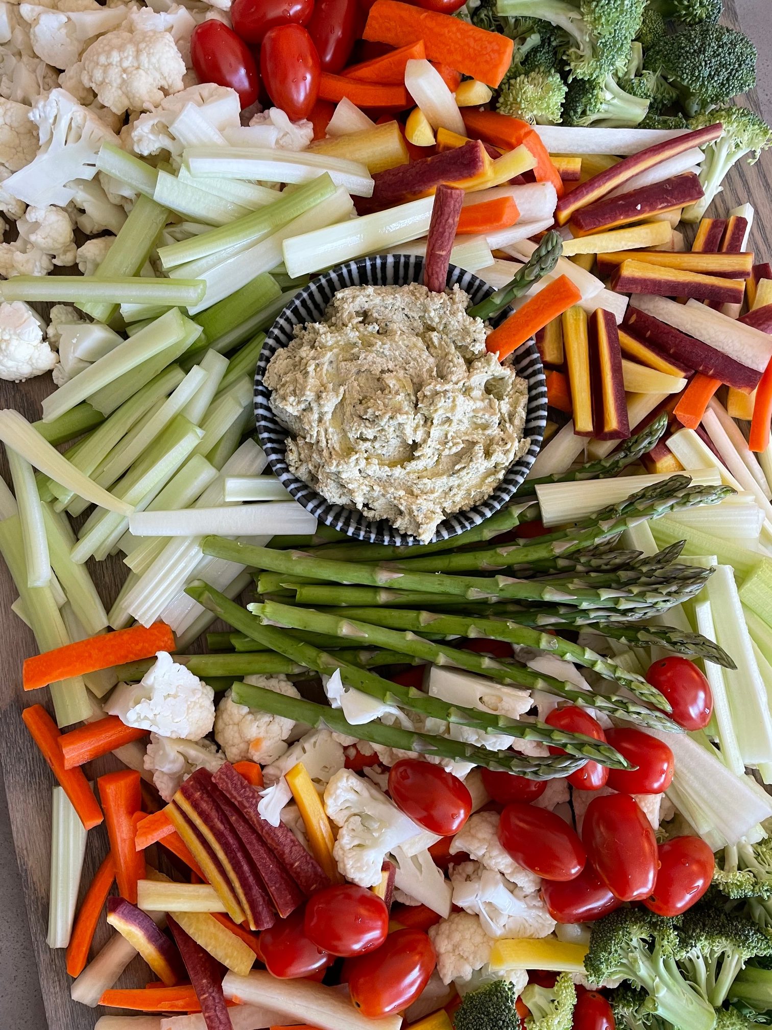 Easy homemade basil lemon garlic hummus recipe.
