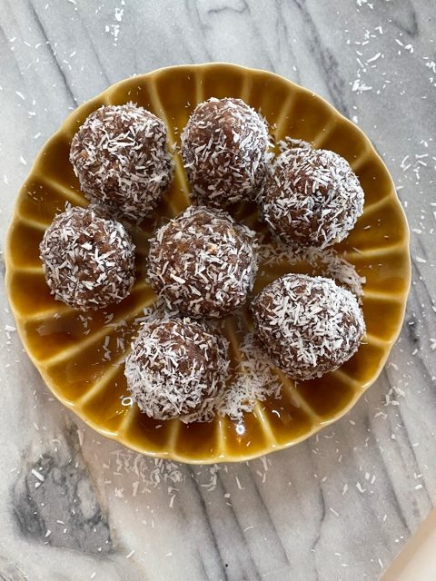 Easy Healthy Raw Cacao Date Balls Recipe